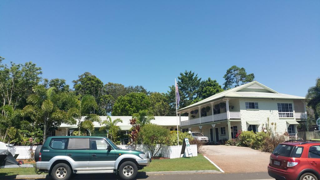 Yungaburra Park Motel Exterior photo