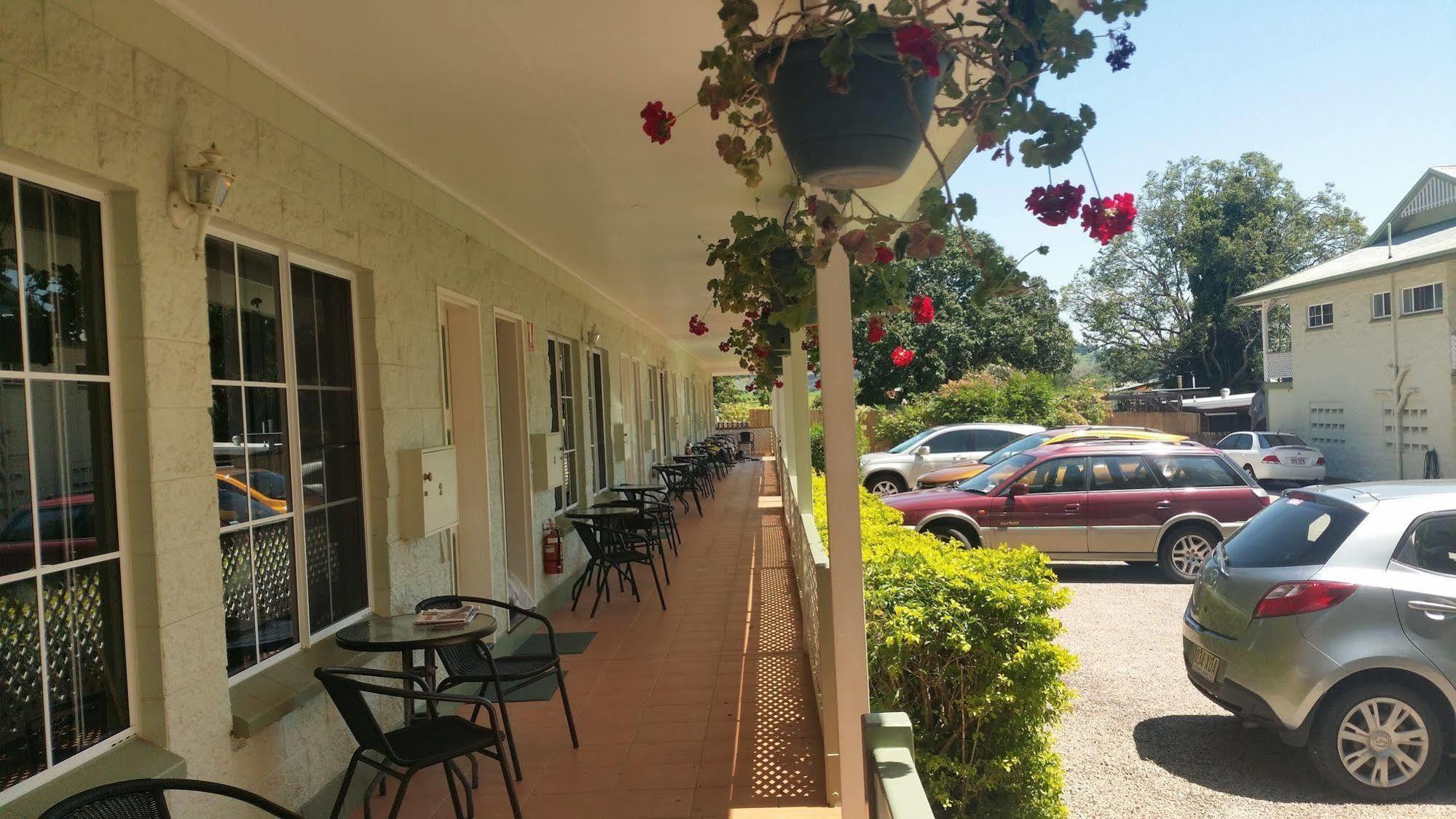 Yungaburra Park Motel Exterior photo