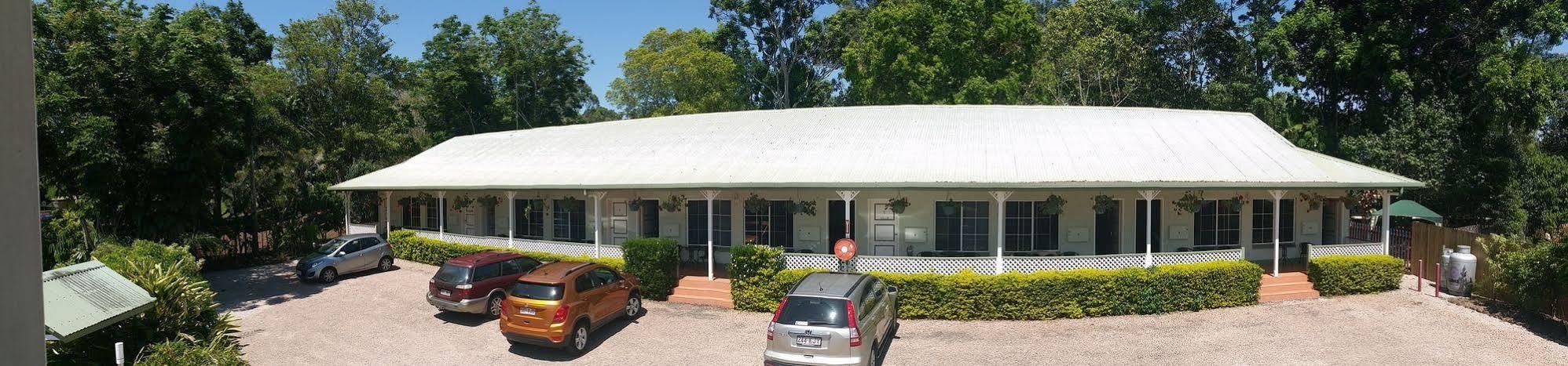 Yungaburra Park Motel Exterior photo