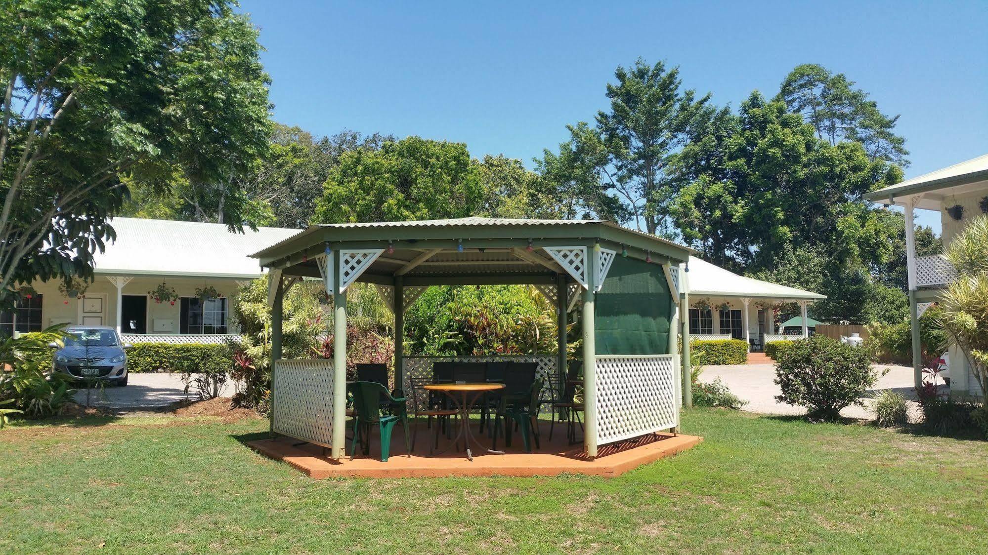 Yungaburra Park Motel Exterior photo