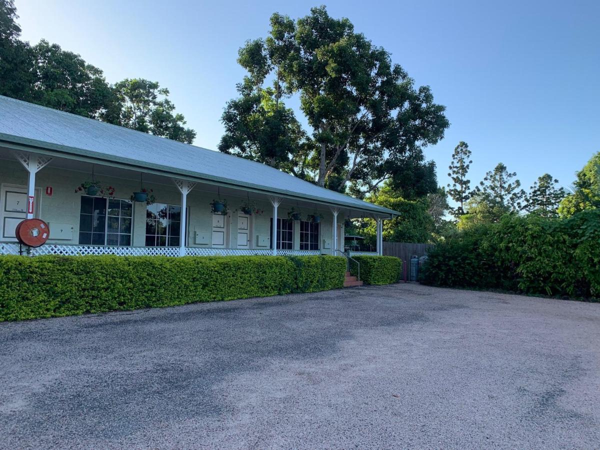 Yungaburra Park Motel Exterior photo